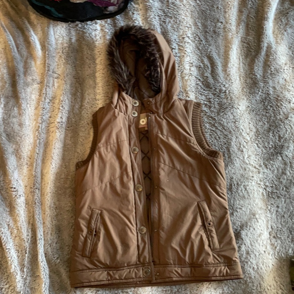 Orb vest with fur accent